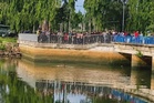 Polis pujuk lelaki bertindak agresif, berbogel dalam sungai