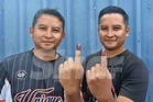 Pasangan kembar kekal tradisi mengundi bersama walaupun tinggal berjauhan