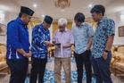 Ahmad Zahid serah tiga nama calon MB Negeri Sembilan kepada Yang di-Pertuan Besar