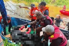 Lelaki disyaki terjun sungai elak pemeriksaan ditemukan lemas