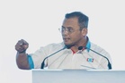 'Ini kahwin kali ketiga, kalau cerai lagi, kena cina buta’ - Amirudin sindir Pas-BN
