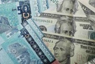 Ringgit dibuka tinggi berbanding dolar AS susulan data KDNK lebih kukuh