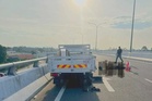 Penunggang motosikal maut rempuh belakang lori kehabisan minyak