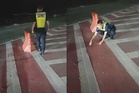 Polis buru individu tabur paku di jejambat Cybersouth