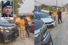 Dicekup cuba lari pemeriksaan polis rupanya positif dadah