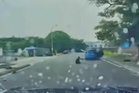 Dua individu terbaring atas jalan dipercayai ditetak