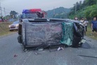 Tiga sekeluarga maut, tiga lagi cedera Perodua Viva terbabas