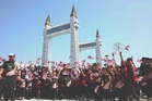 700 kibar Jalur Gemilang raikan satu abad SK Ladang