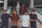Dua keluarga berjiran gaduh gempar, saling memukul dihadapkan ke mahkamah