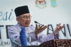 Politik medan khidmat, bukan kejar kekayaan- Anwar