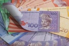 Ringgit dibuka rendah berikutan peningkatan harga minyak, kadar faedah Fed AS