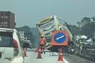 Pemandu mengantuk kerana ubat sakit jantung, bas rempuh penghadang jalan