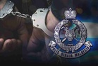 Polis tahan dua lelaki disyaki terlibat along, rampas lima kad ATM