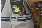 Sembilan individu termasuk kanak-kanak nyaris maut, van langgar belakang treler