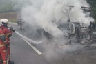 Lori tangki terbakar di Lebuhraya Karak