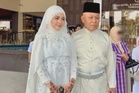 Netizen 'panas' legenda Harimau Malaya kahwin gadis 20-an
