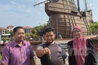 Baru dua bulan bekerja, tukang kebun pulangkan gelang emas RM15,000