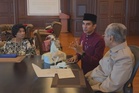 Syed Saddiq hantar kad jemputan kahwin kepada Tun M, sempat minta petua rumah tangga
