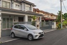 Stres dapat jiran 'tak faham bahasa' parkir kereta depan rumah