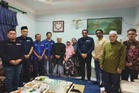 Dr Ainul Baraah guna duit sendiri beli makanan, bawa kepada penduduk kampung - Bapa