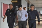 Gadai jongkong emas beli kripto, bekas penyelia kedai emas dipenjara 16 bulan, tiga sebatan