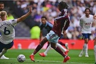 Villa bikin Spurs terus derita