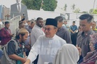 Anwar tiba beri penghormatan terakhir kepada Allahyarham abang
