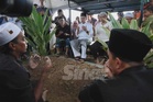 Anwar iringi jenazah abang, dikebumikan di Cherok Tokun Bawah