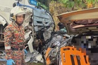 Suami isteri maut, dua anak perempuan cedera nahas dua kenderaan