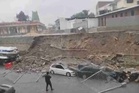 Enam kenderaan rosak dihempap tembok penahan tanah