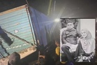 Dua beranak maut MPV dihempap kontena