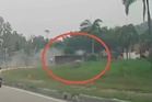 Lori terbalik kes kemalangan ketiga di Persiaran Mokhtar Dahari bulan ini