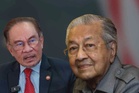 Saman fitnah RM150 juta Mahathir, Anwar dimaklumkan pada 4 Disember
