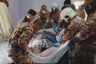 Bomba bantu angkat lelaki 300kg ke hospital