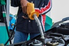 Harga RON97, RON95 tanpa subsidi turun 5 sen