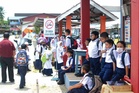 Elak pelajar jatuh bangunan sekolah