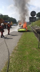 Kereta Porsche 718 Clayman GTS terbakar di Bidor