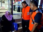 Wanita Thailand balut kaki tagih simpati ketika mengemis dicekup