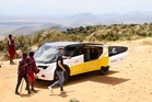Pelajar cipta ambulans solar pertama dunia