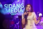 Suami saya orang pertama bawa saya melancong ke luar negara, sebelum kahwin hanya penerbangan ke Sabah paling jauh – Fiza Thomas