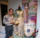Heintje guna bahan semulajadi dalam cetakan batik