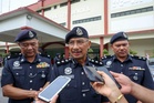 Polis buru individu tabur paku di Jejambat Cybersouth