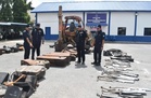Polis lupus tangki tambahan diubah suai dalam tayar ganti