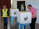 Anthony Loke mengundi di Seremban