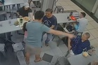 Polis Singapura siasat kes warga emas diserang usap kepala kanak-kanak