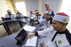 Berguru dengan guru atau teknologi?