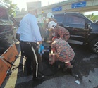 Lelaki maut tersepit, kemalangan babit lapan kenderaan