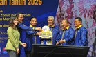 Nafi tegang, Ahmad Zahid akui hubungan dengan Anwar kekal profesional