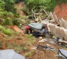 Lori lalu Jalan Aring terjunam ke kawasan runtuh, suami isteri nyaris maut