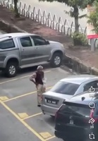 Polis tahan lelaki didakwa minta sedekah sambil bawa parang